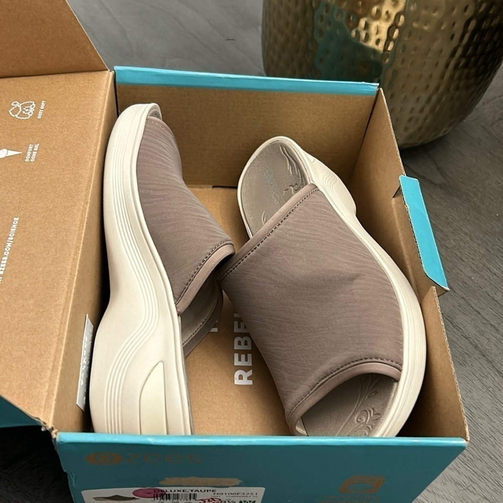 BZees Deluxe Slide Sandal (WIDE) - Picture 2 of 9